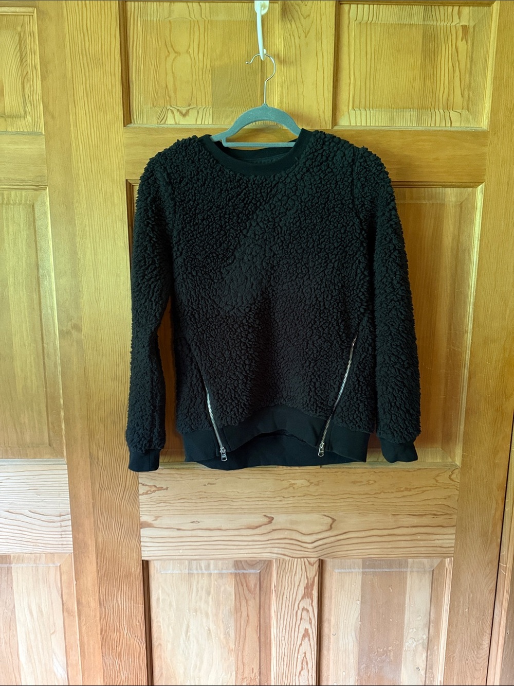 Abercrombie & Fitch Black Sherpa Crewneck Sweater with Zip Accents